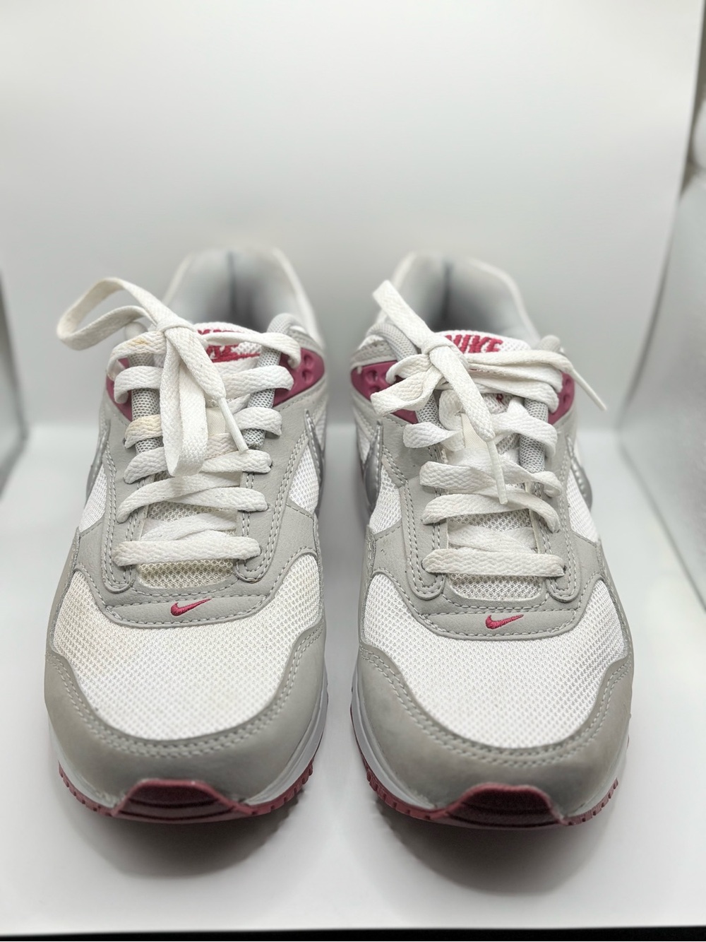 Nike White, Gray & burgundy Low-Top Sneakers